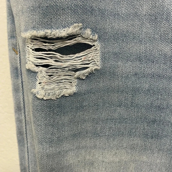 Forever 21 Distressed Baggy Denim with Raw Hem Size 28 - Picture 3 of 6